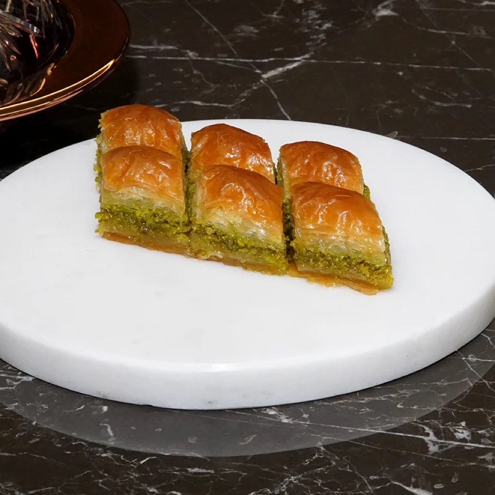 Fıstıklı Mekik Baklava (1 Kg)