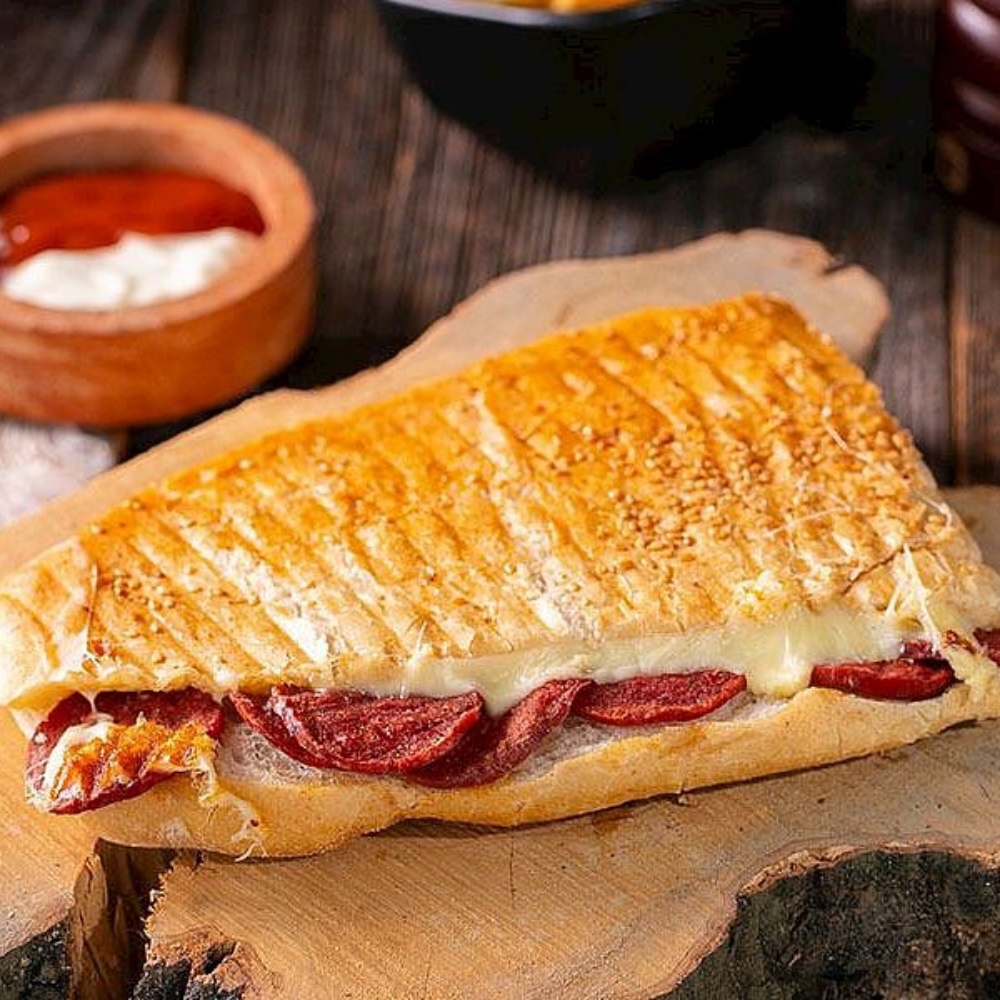 Üç Çeyrek Karışık Tost