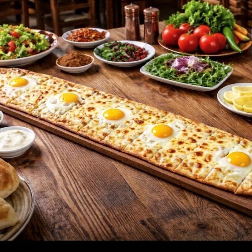 Kaşarlı Yumurtalı Pide