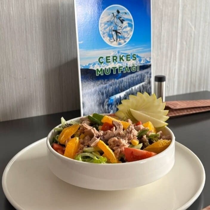 TON BALIKLI SALATA +ÖZEL SOSLU +KURUYEMİŞ