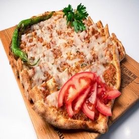 Odun Ateşinde Kıymalı Kaşarlı Pide