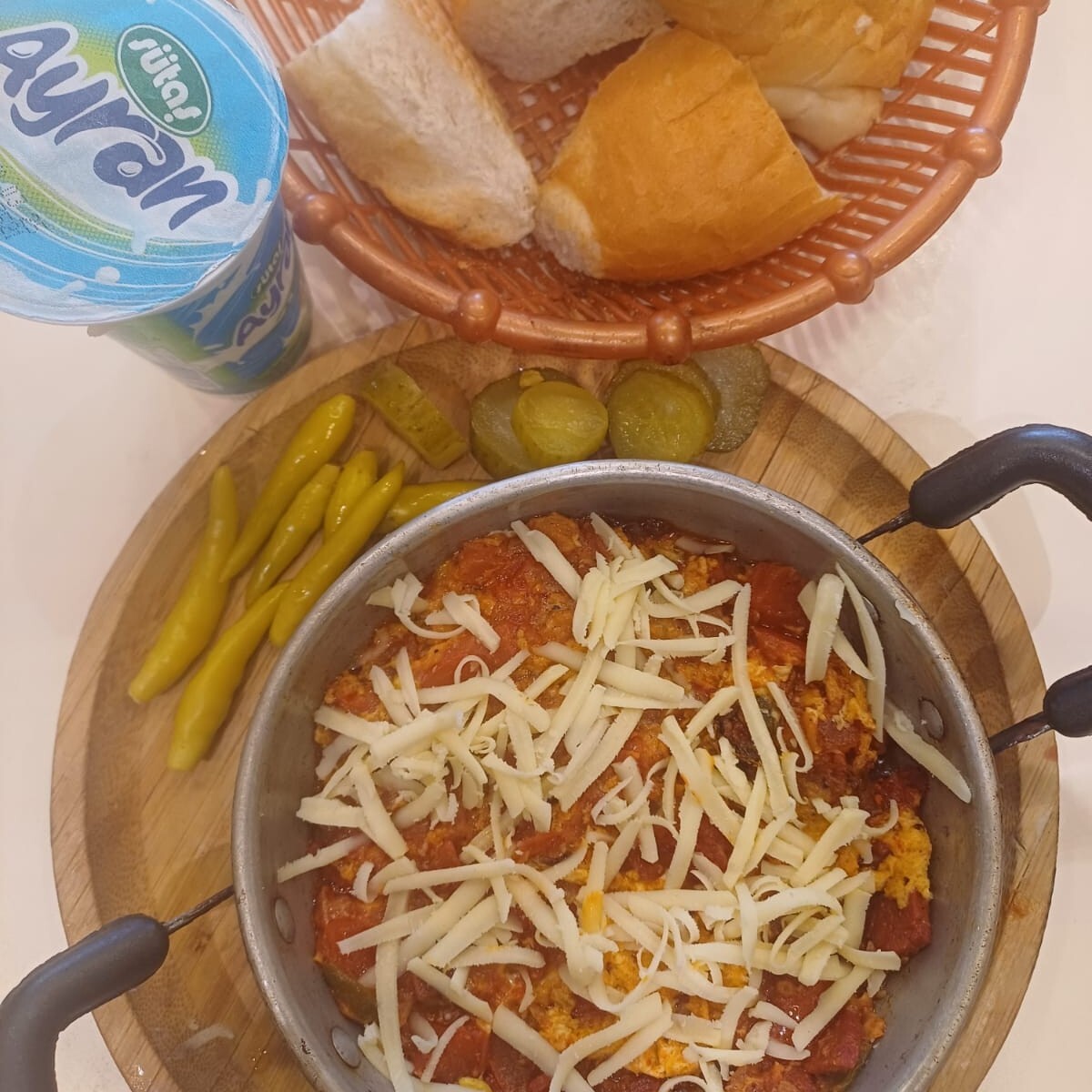 Kıymalı Kaşarlı Menemen