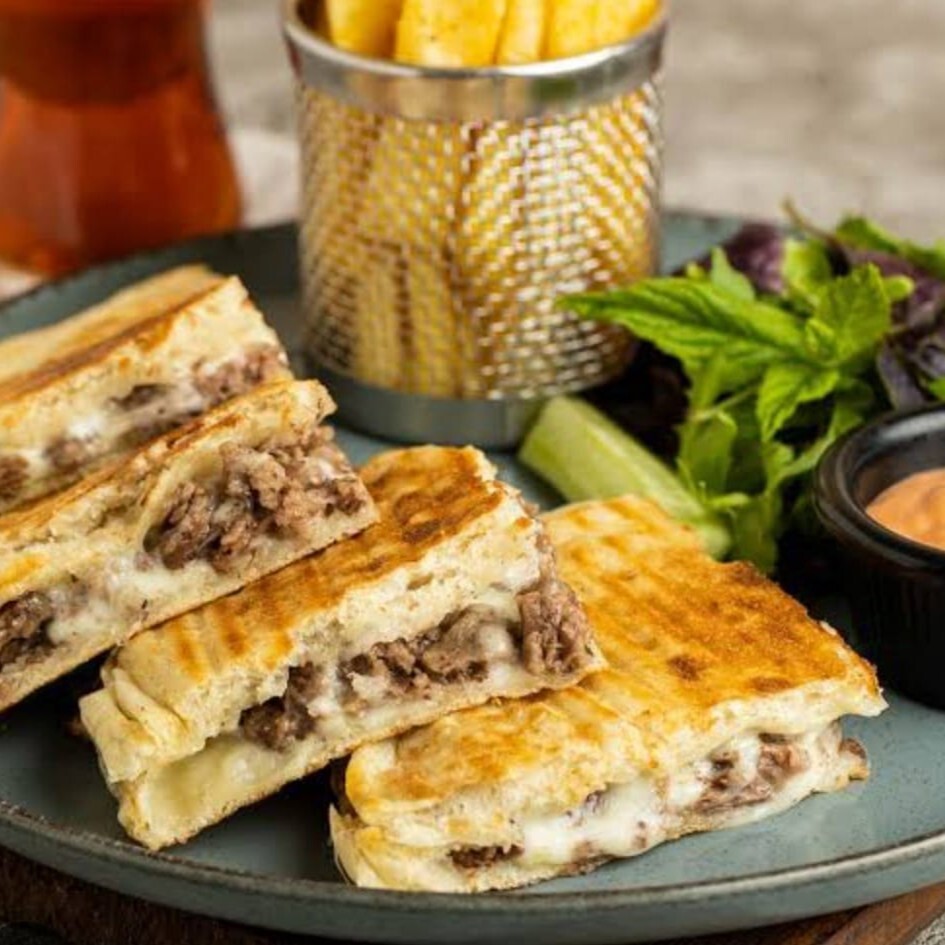 Kavurmalı & Pastırmalı Tost