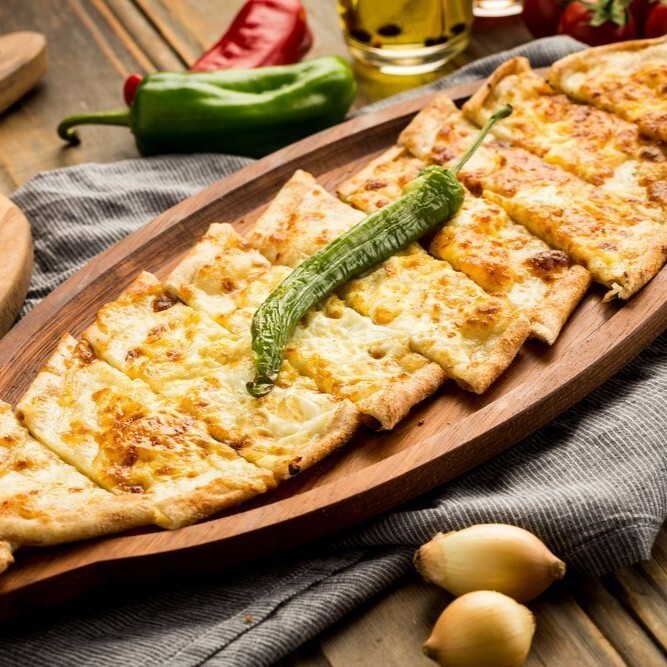 Kavurmalı Pide (Kapalı)