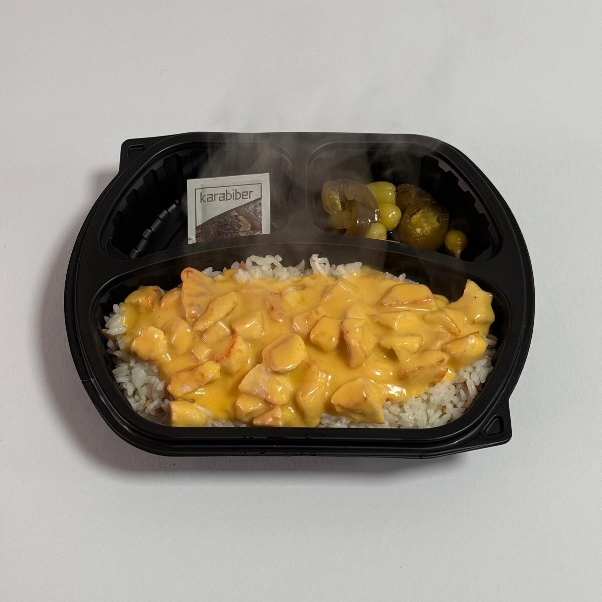 Pilav Üstü Cheddar Soslu Tavuk