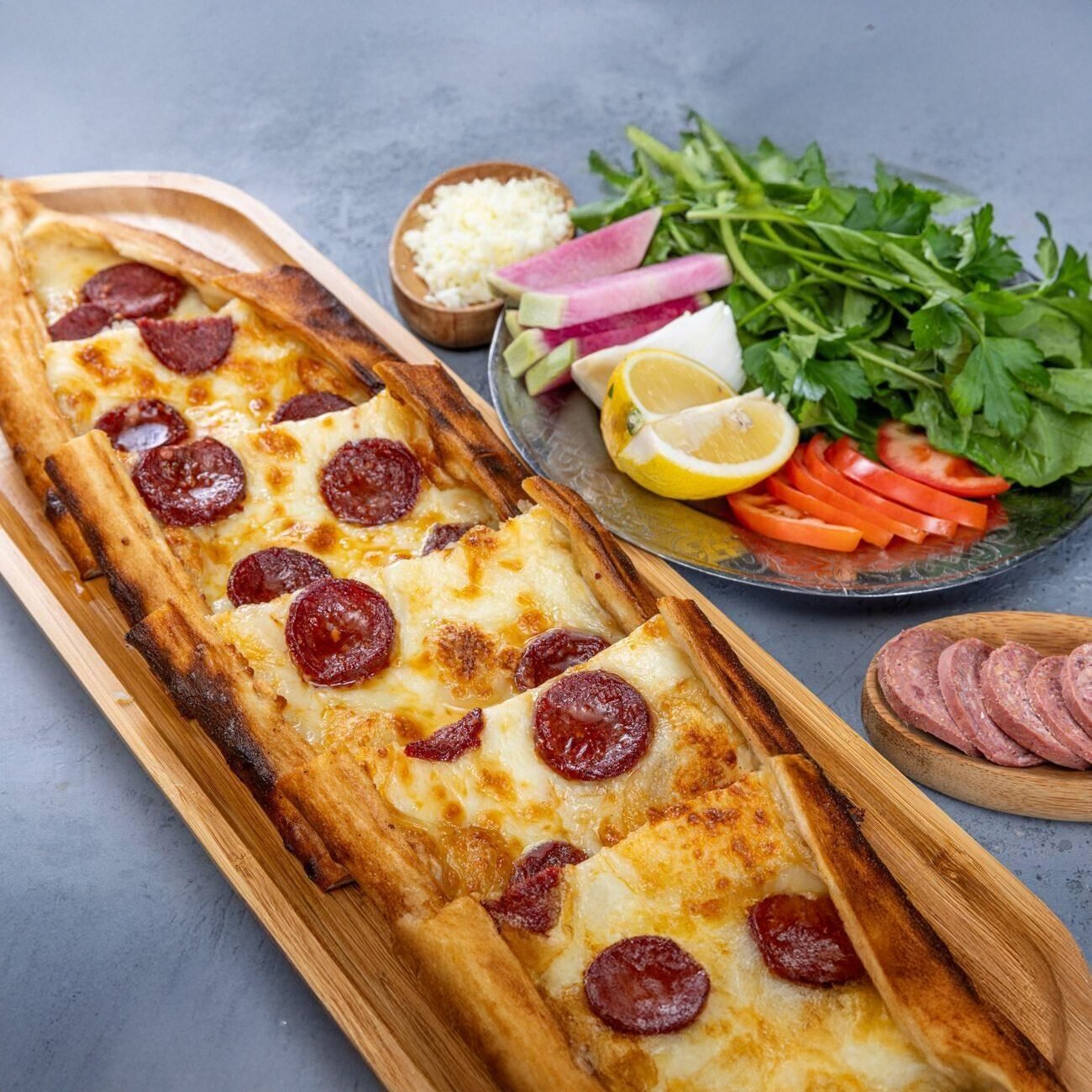 Sucuklu Kaşarlı Pide