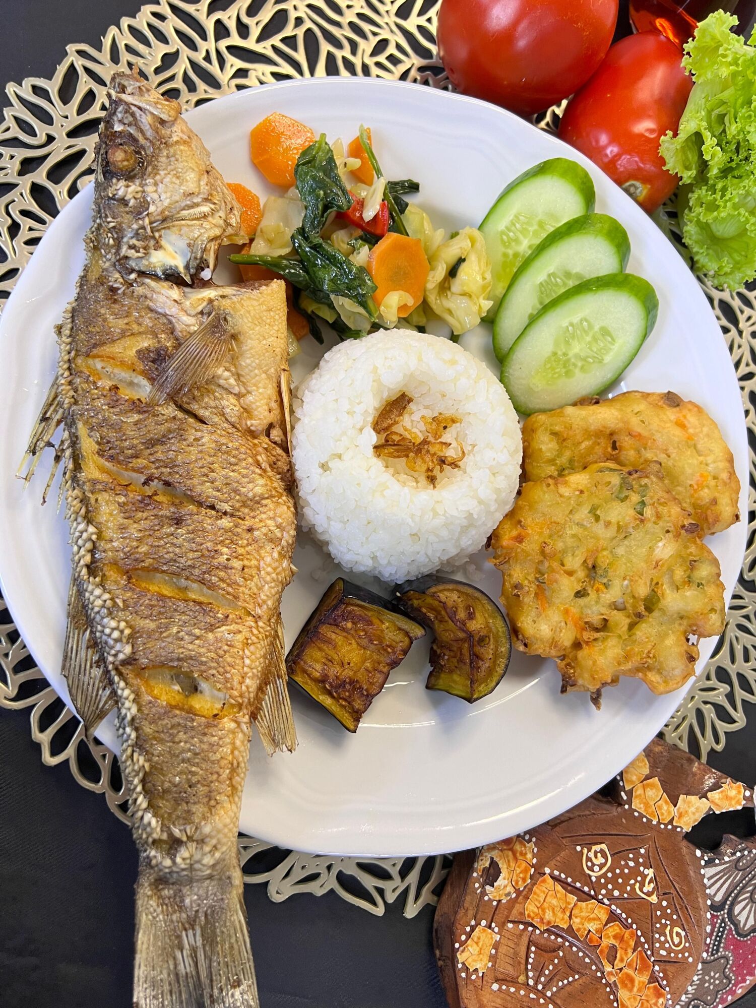 Nasi Komplit Ikan