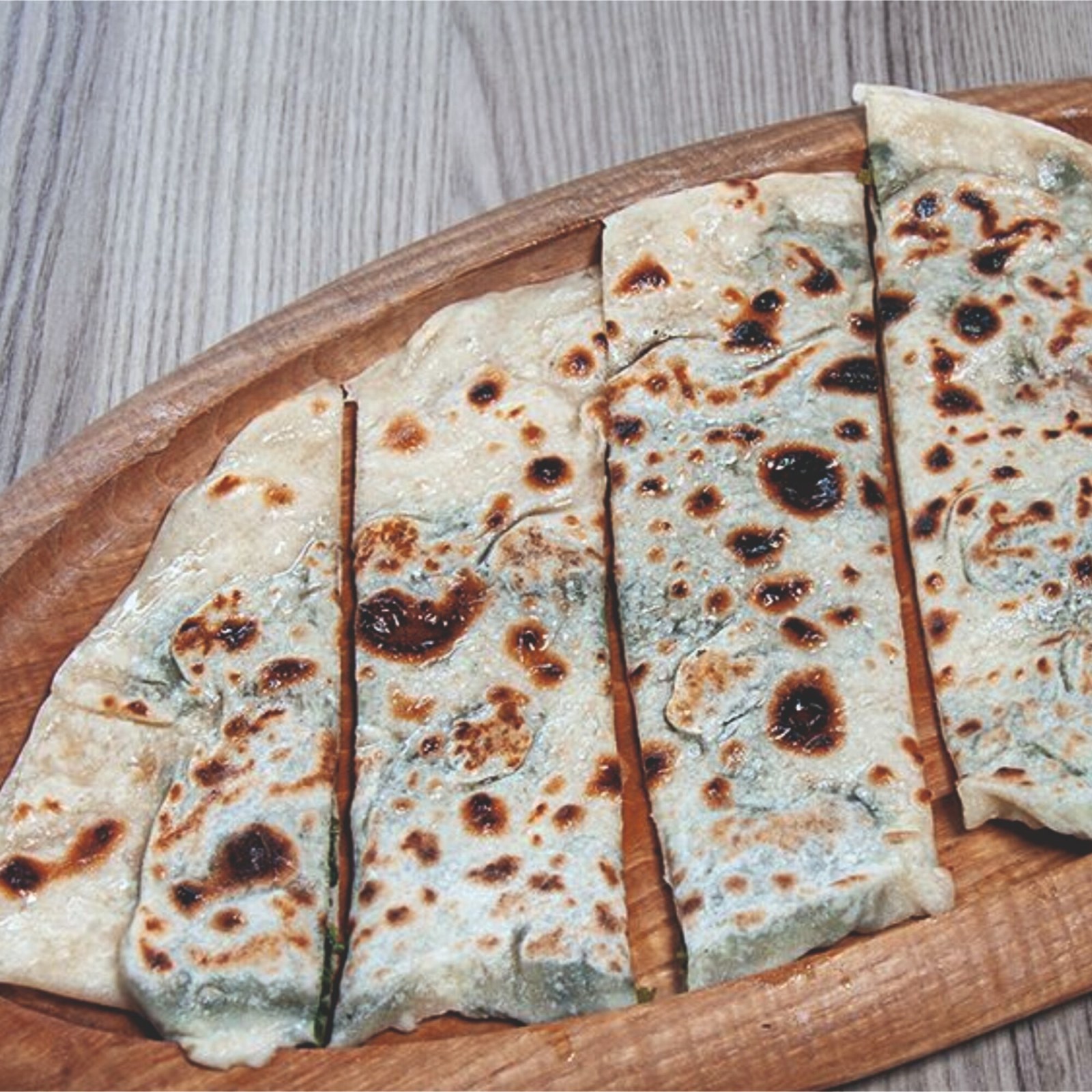 Ev Yapımı Ispanaklı ve Tulum Peynirli Gözleme