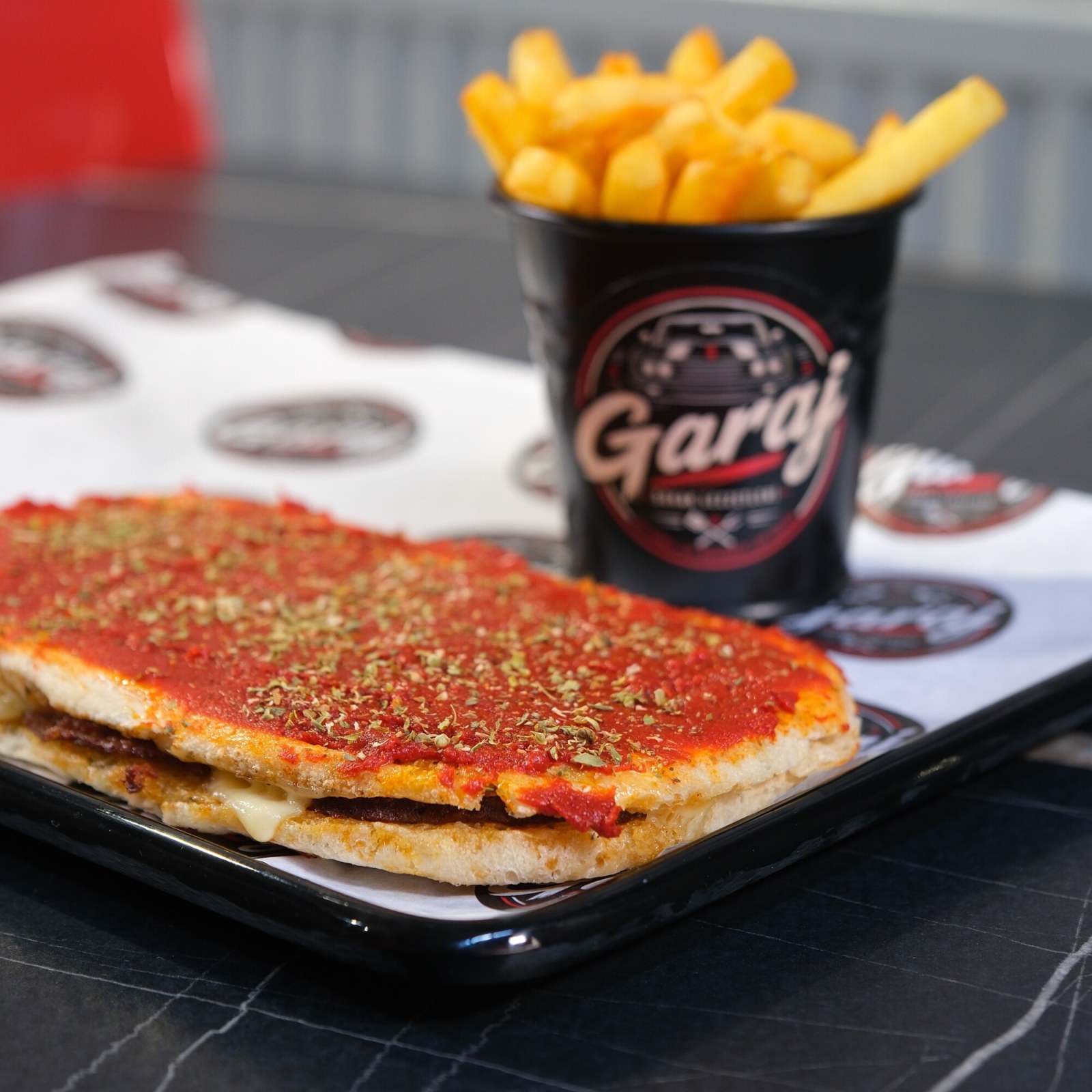 Garaj Usulü Tost (Tost + Patates + İçecek)