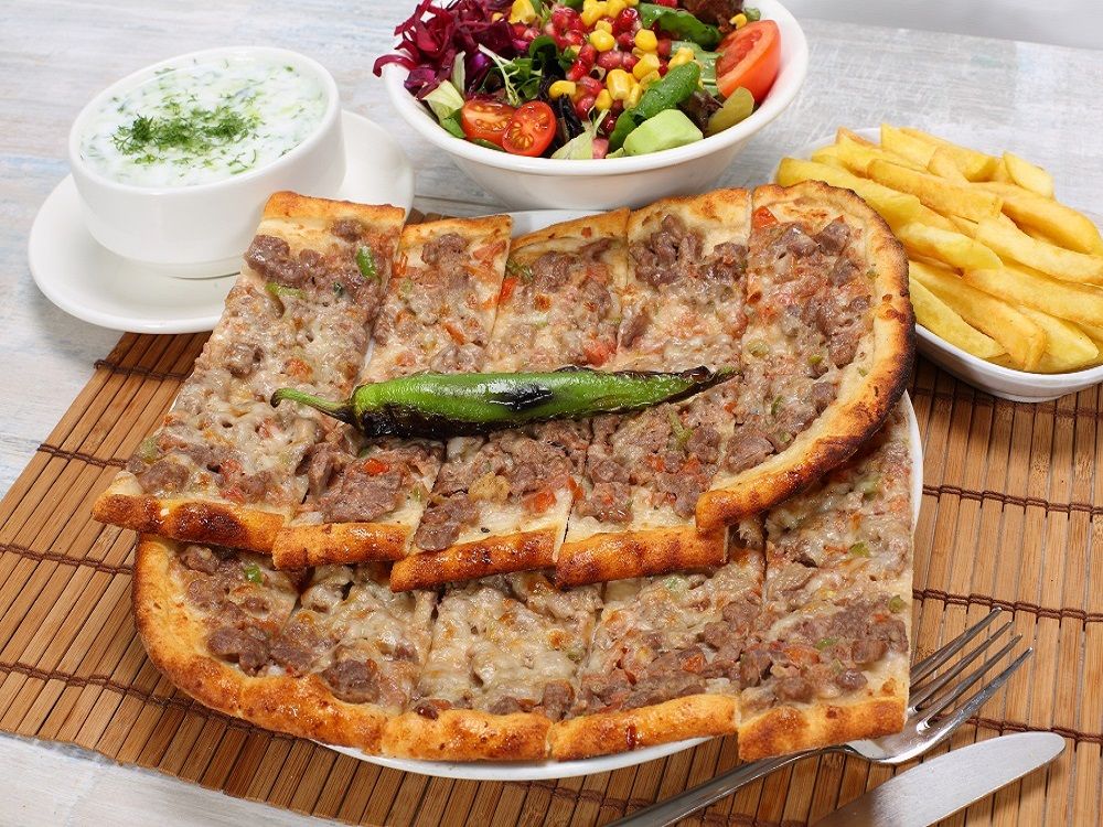 Kuşbaşılı Kaşarlı Pide