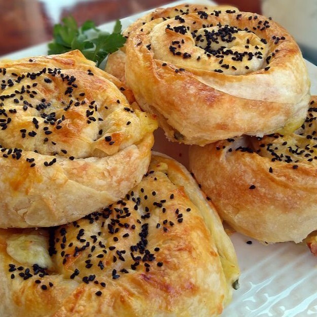 Gül Böreği Ispanak Peynirli