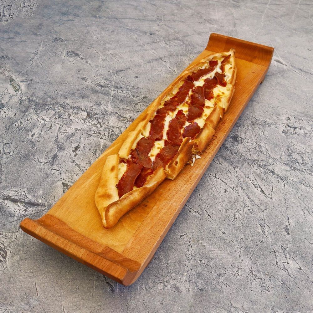 Pastırmalı Kaşarlı Pide + Coca-Cola (33 cl.)