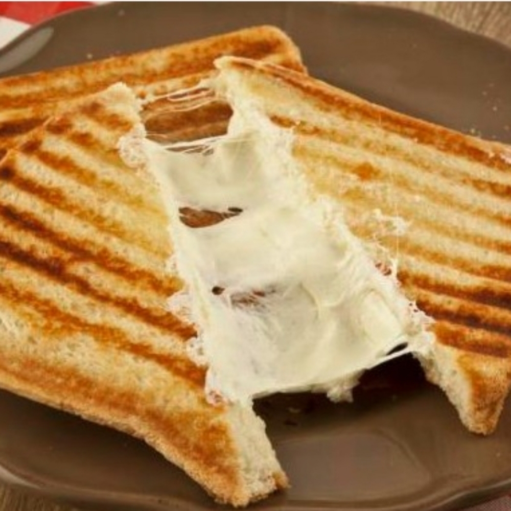 Ayvalık Ekmeğine Kaşarlı Tost