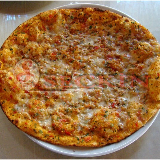 Kaşarlı Lahmacun