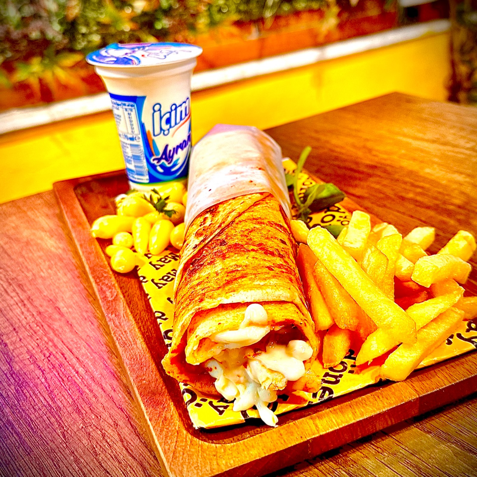 May Kaşarlı Tavuk Döner Menü