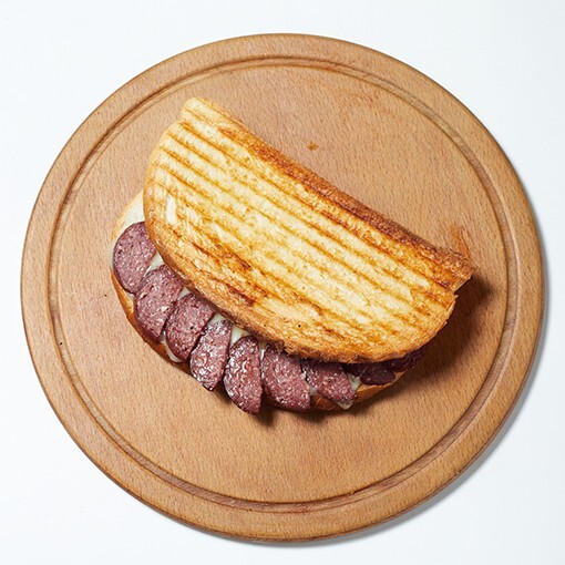 Ayvalık Tost Ekmeğine Sucuklu Tost