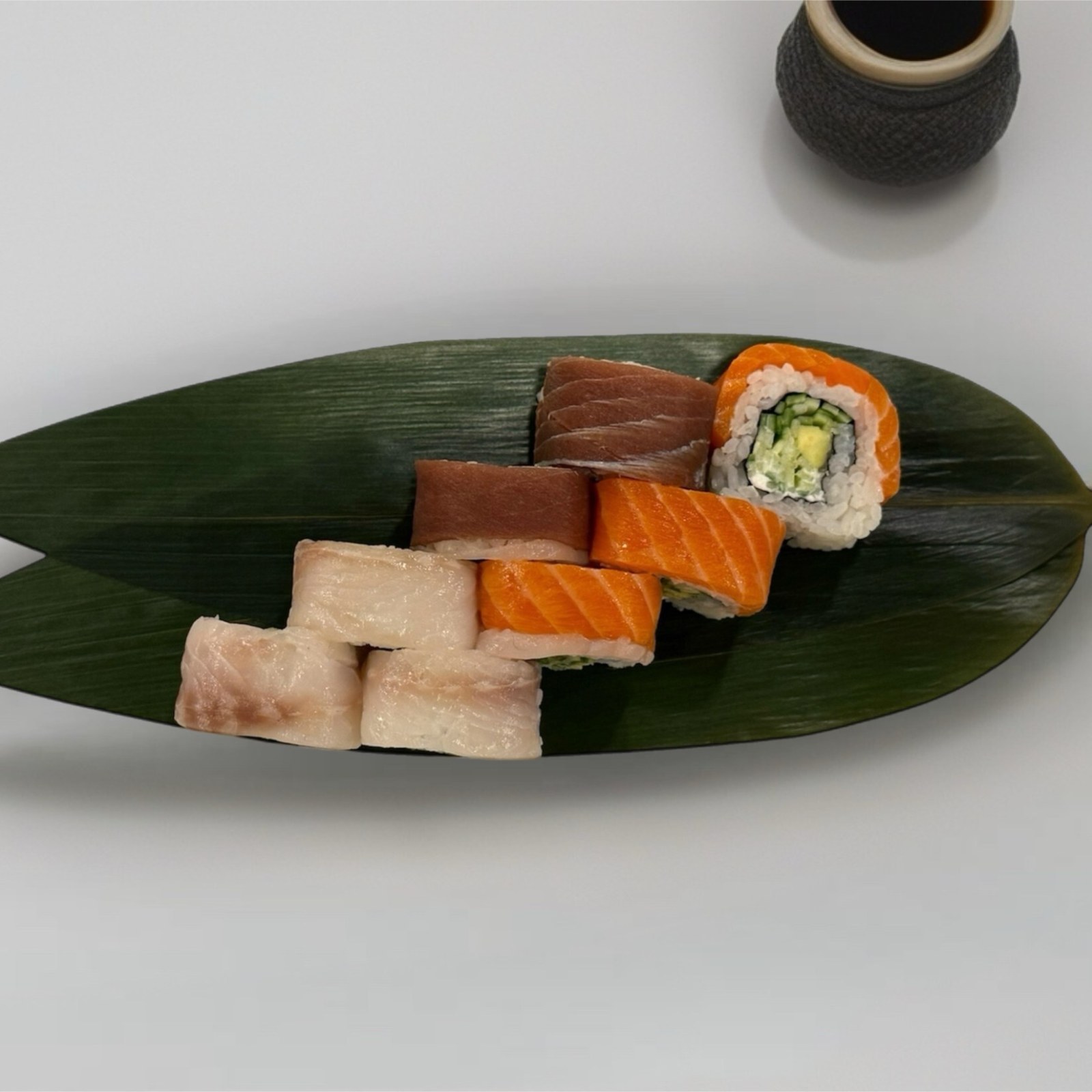 Rainbow Roll (8 pcs.)