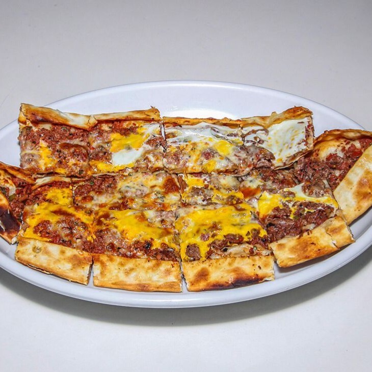Yarı Kıymalı Yarı Sucuklu Kaşarlı Pide