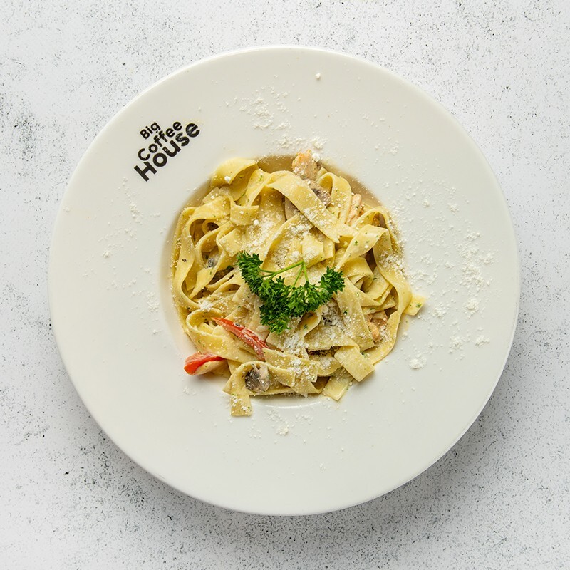 Pesto Soslu Tavuklu Fettuccine (1061,782 KCal)
