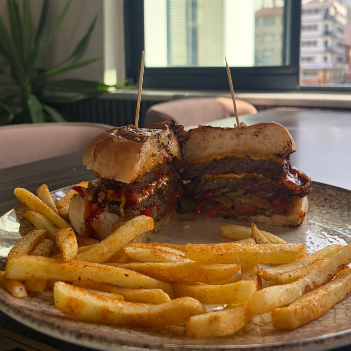 Double Burger (200 Gr) + Patates Kızartması