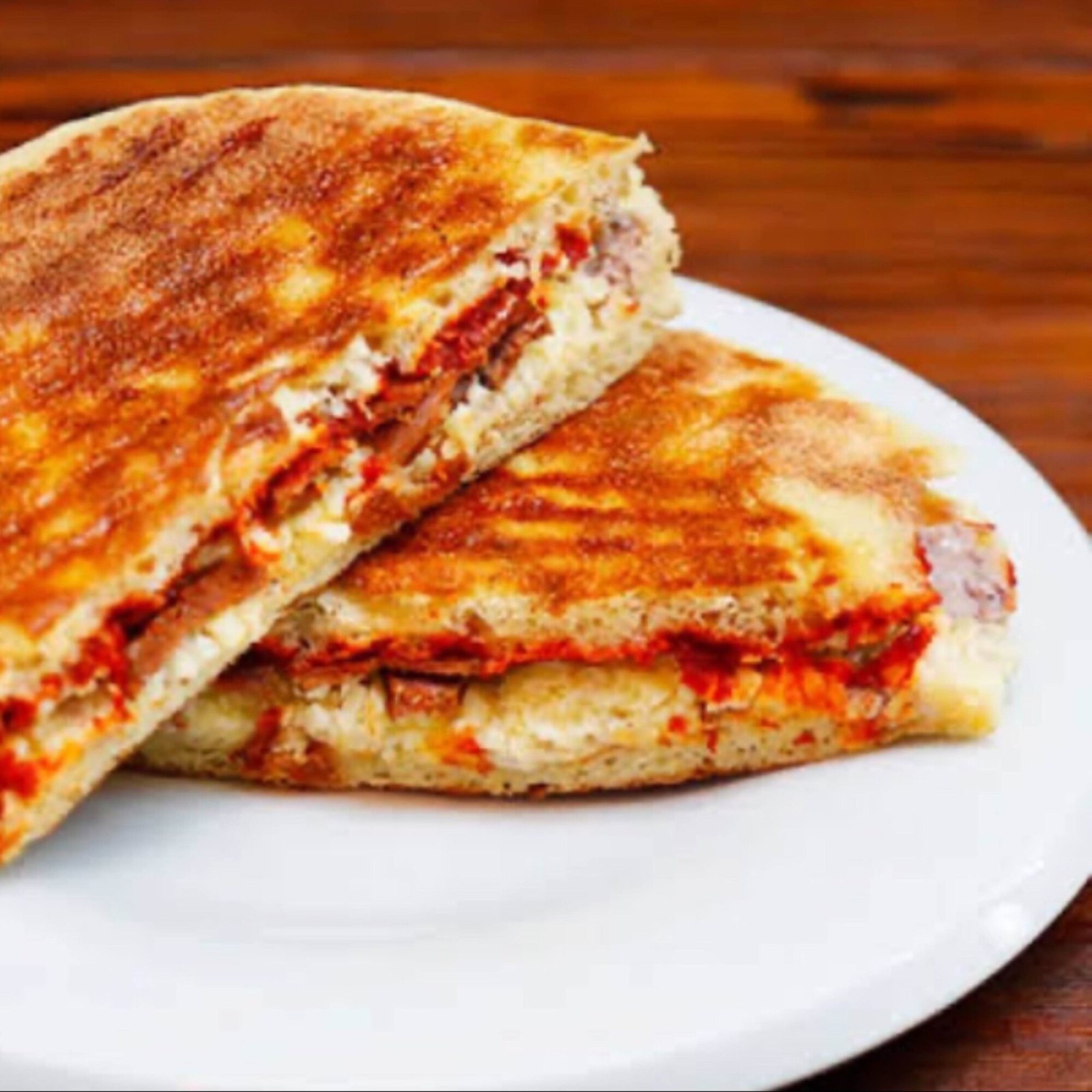 Bazlama Ekmeğine Kaşarlı Tost