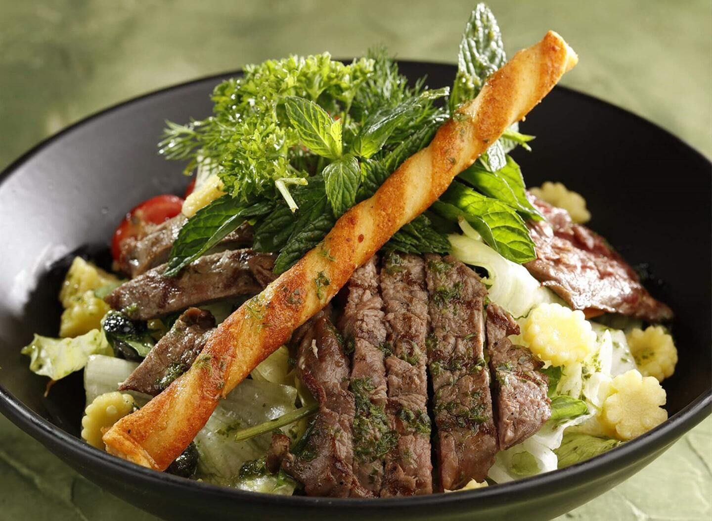 Ilık Biftekli Salata