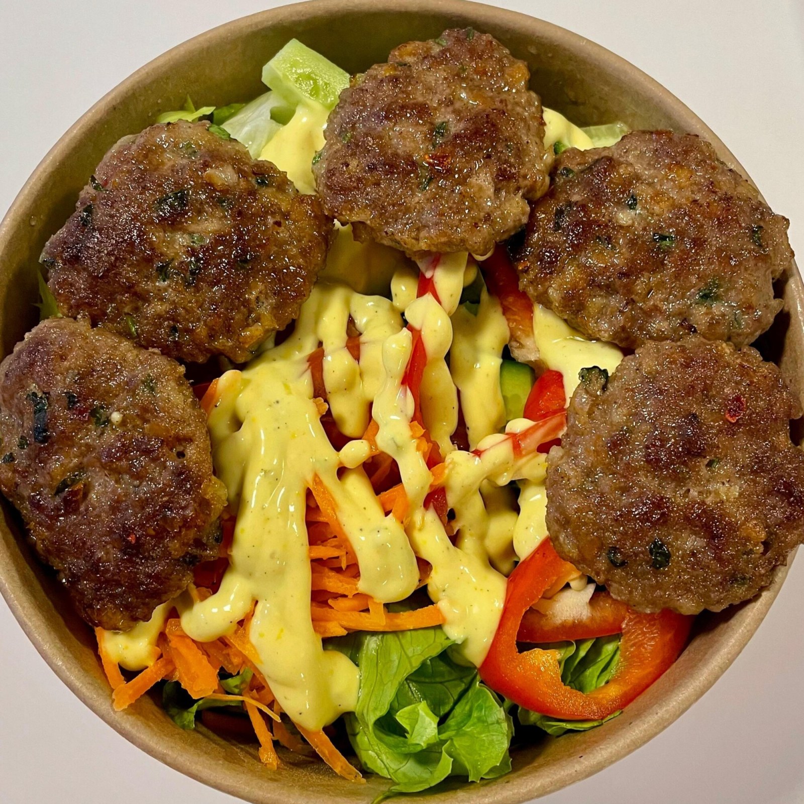 Köfteli Salata