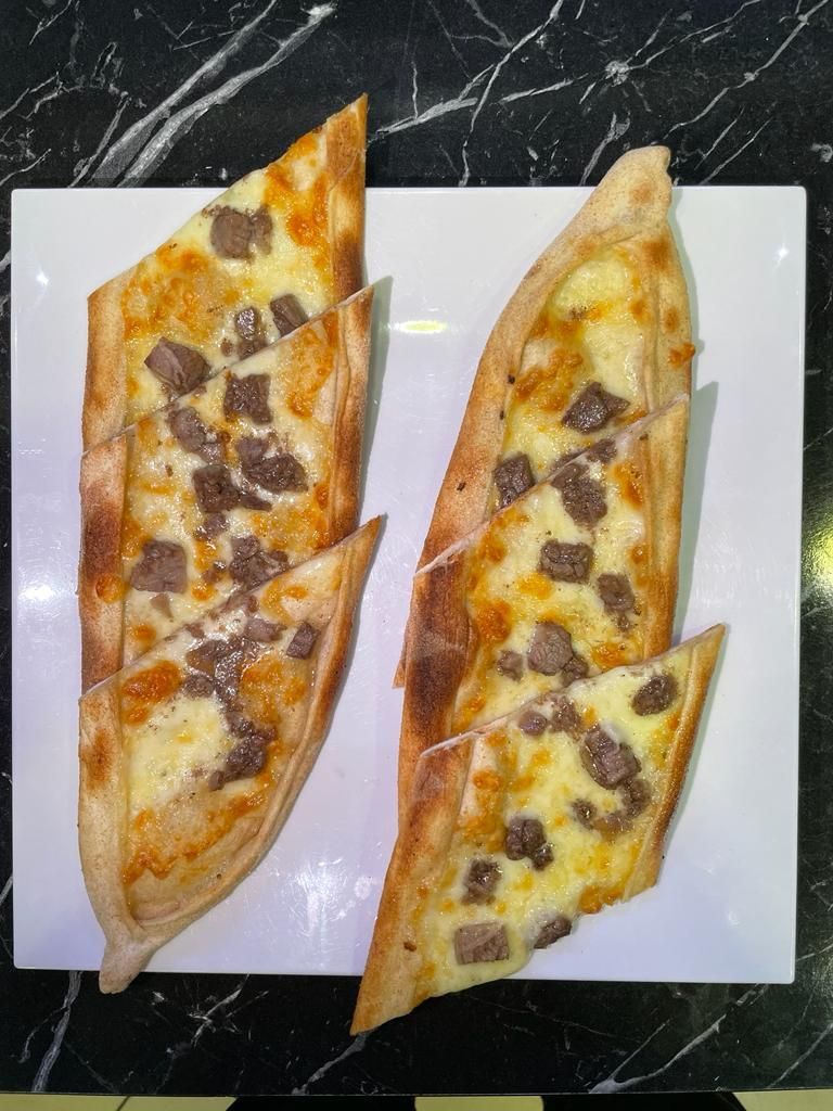 Kavurmalı Kaşarlı Pide