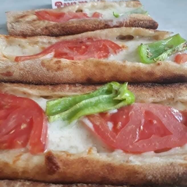 Kaşarlı Sebzeli Pide ( 1 Porsiyon )