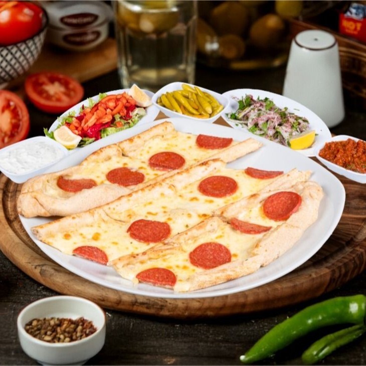 Sucuklu Kaşarlı Pide
