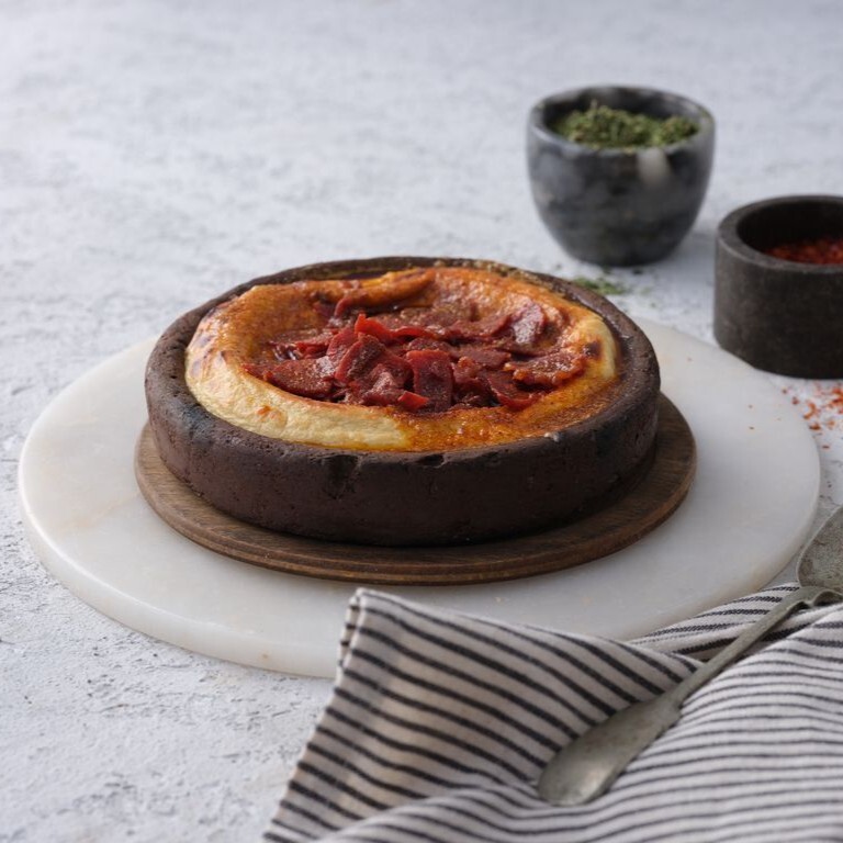 Güveçte Pastırmalı Humus