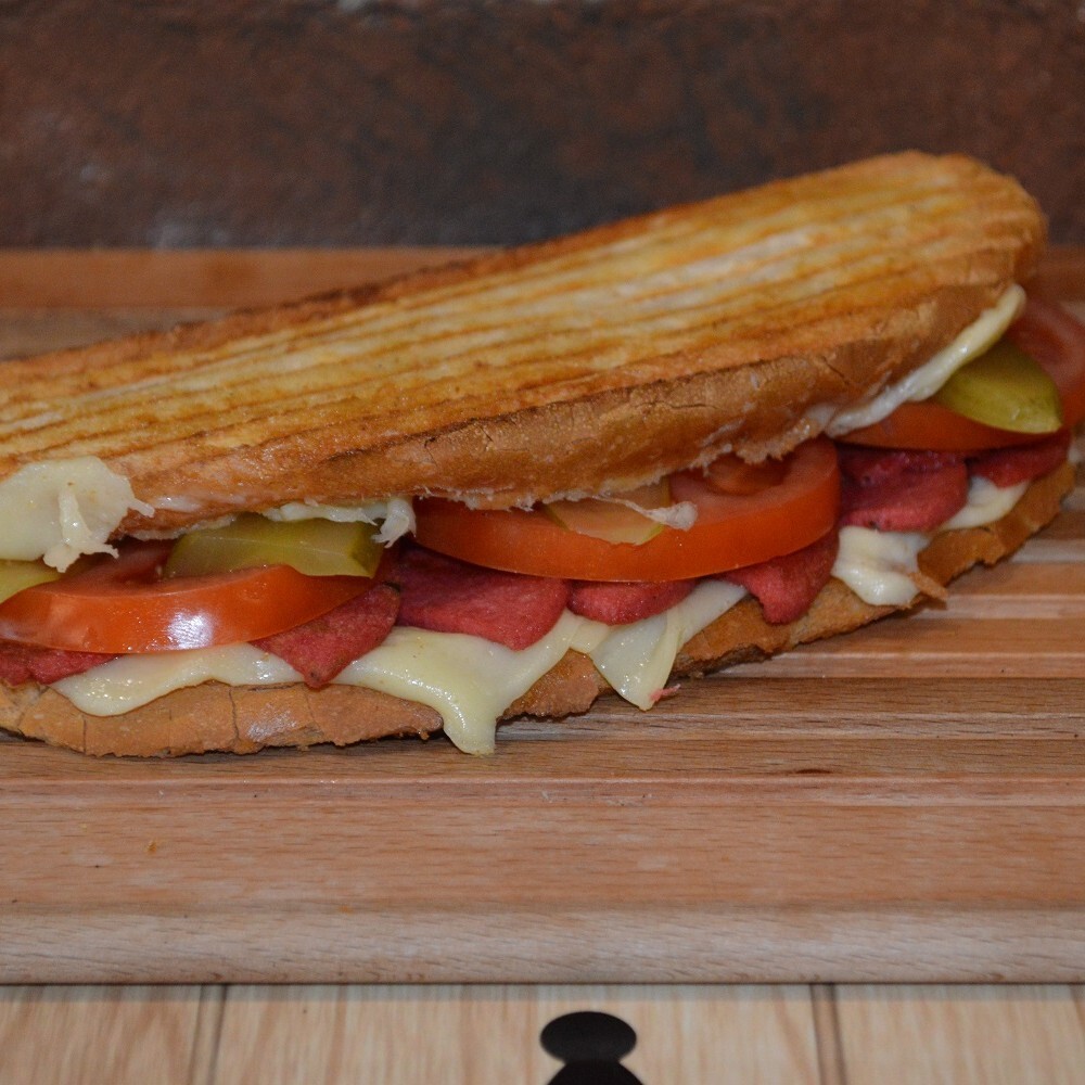 Sucuklu Kaşarlı Tost