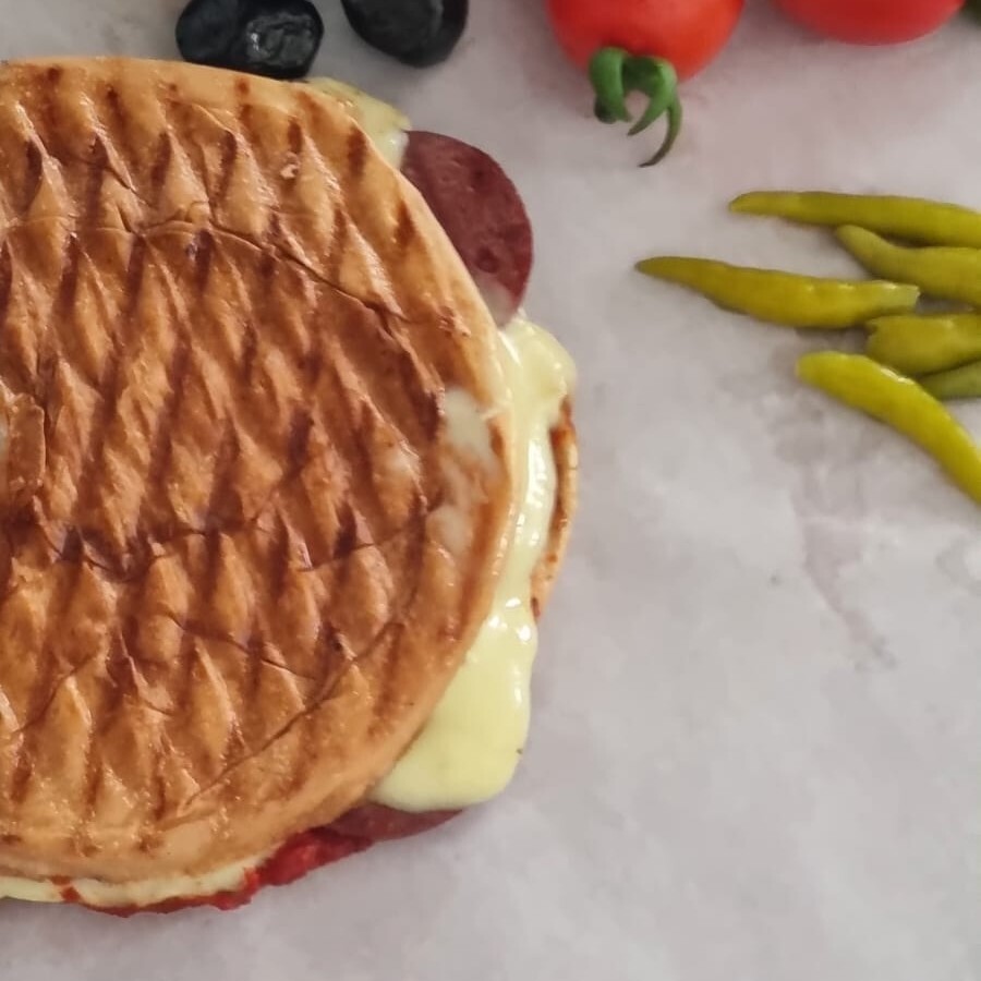 Sucuklu Tost
