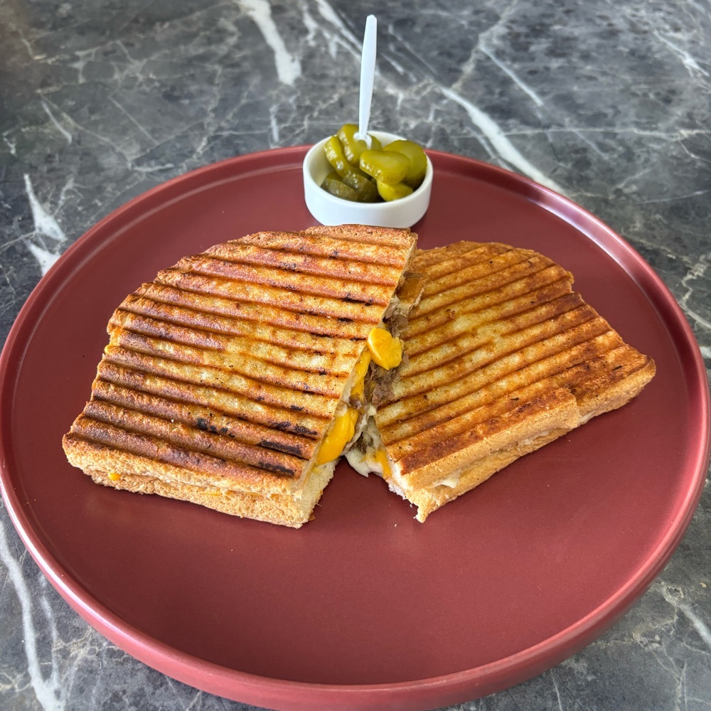 Cheddarlı Kavurmalı Ayvalık Tostu