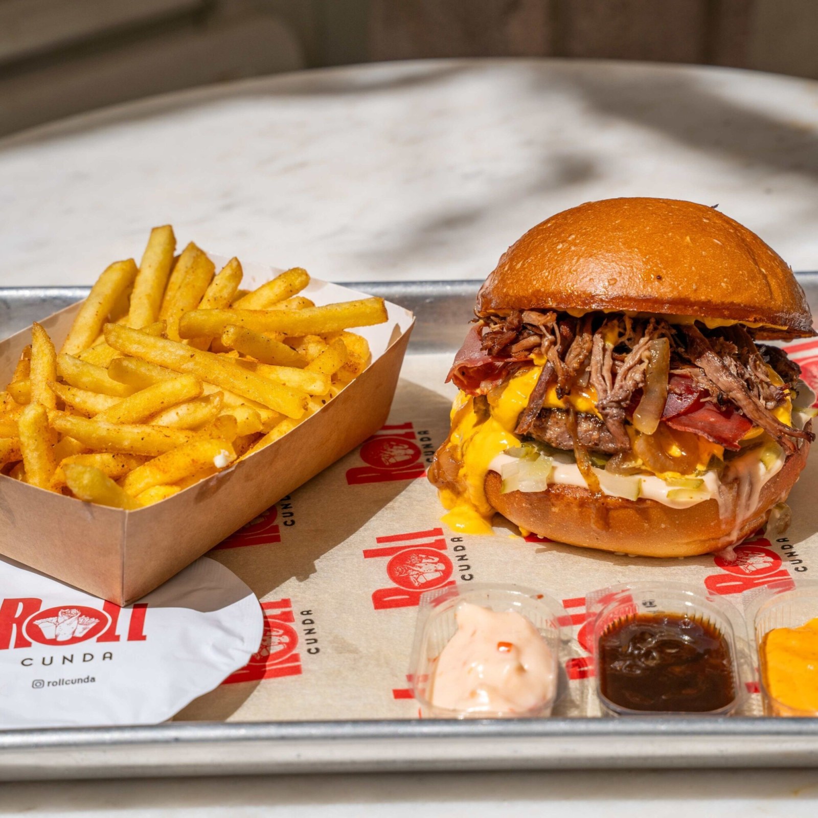 Roll Special Burger