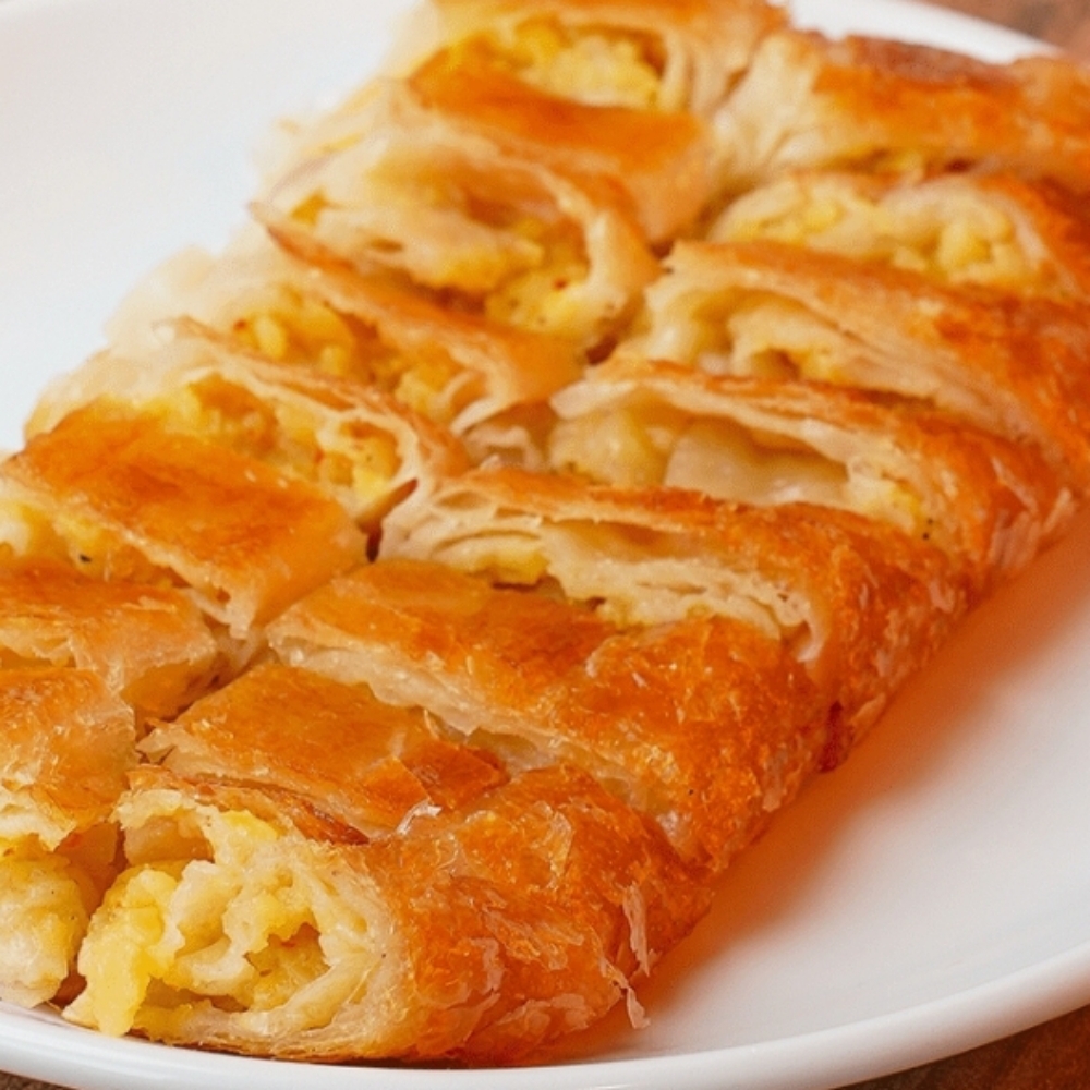 Patatesli börek porsiyon