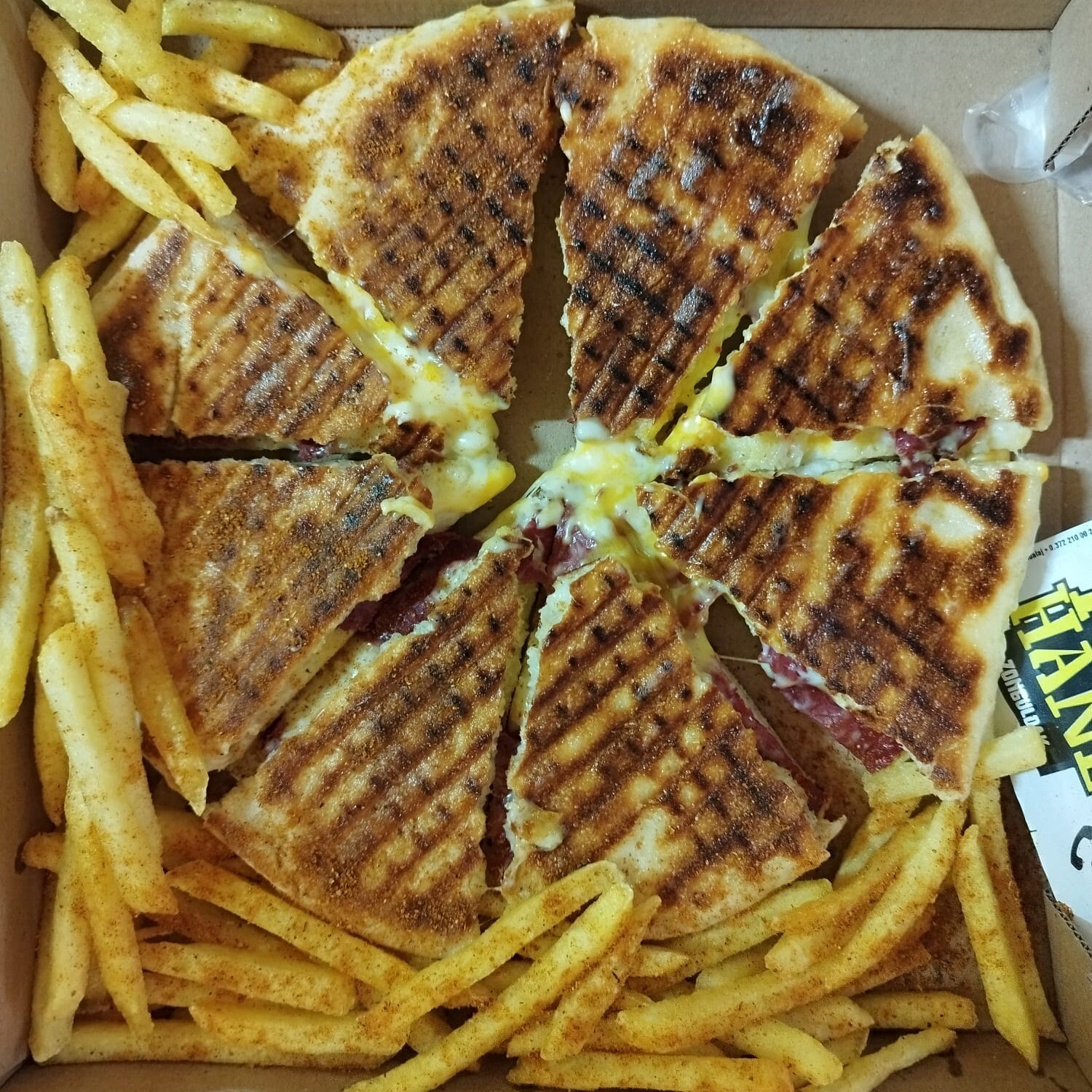 Pastırmalı Sucuklu Bazlama tost