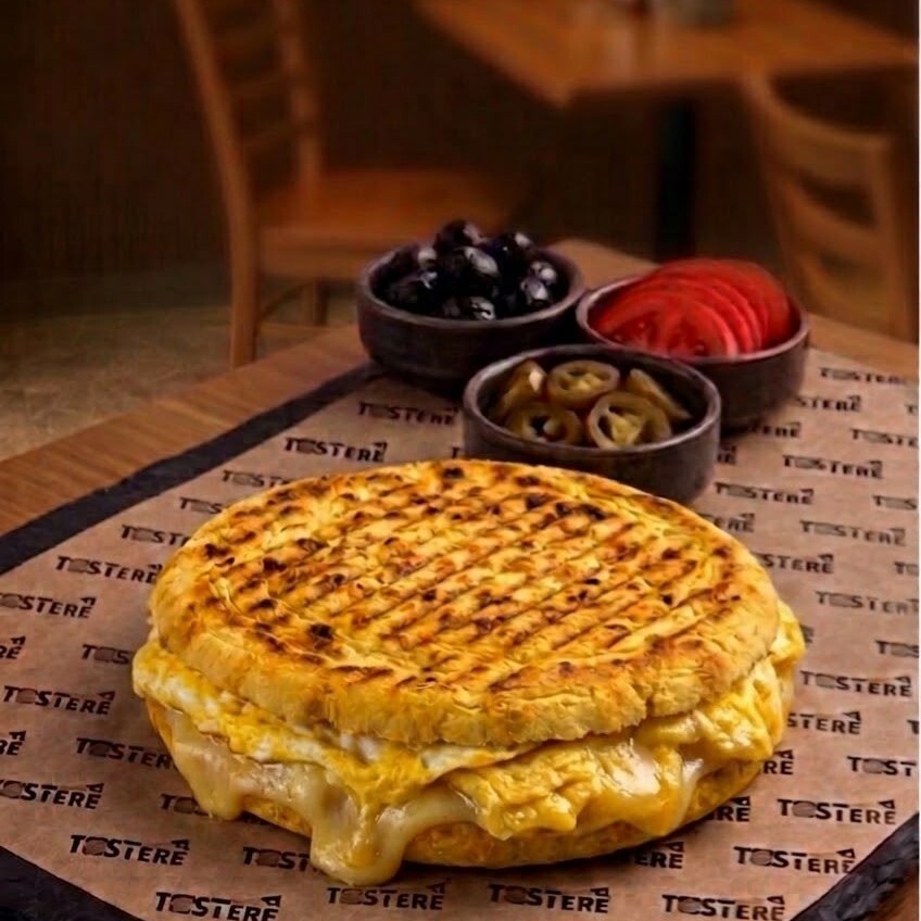 Bazlama Yumurtalı Kaşarlı Tost