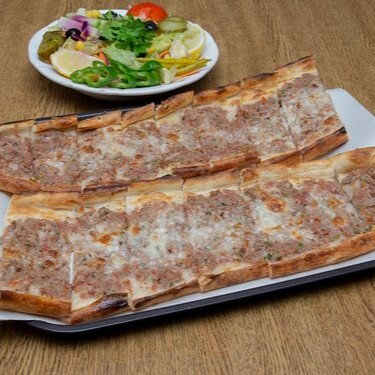 Kıymalı Kaşar Peynirli Pide