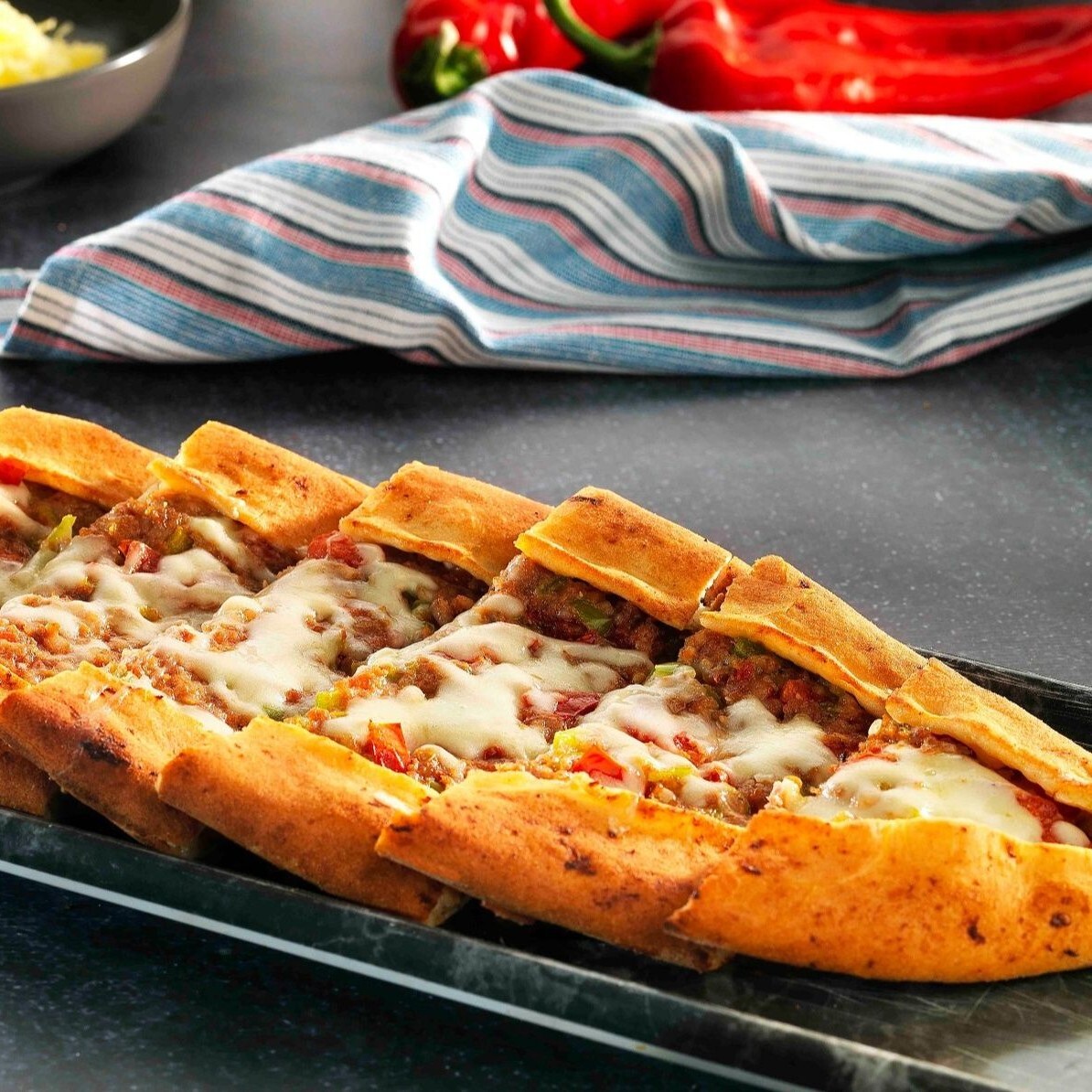 Kıymalı Kaşarlı Pide