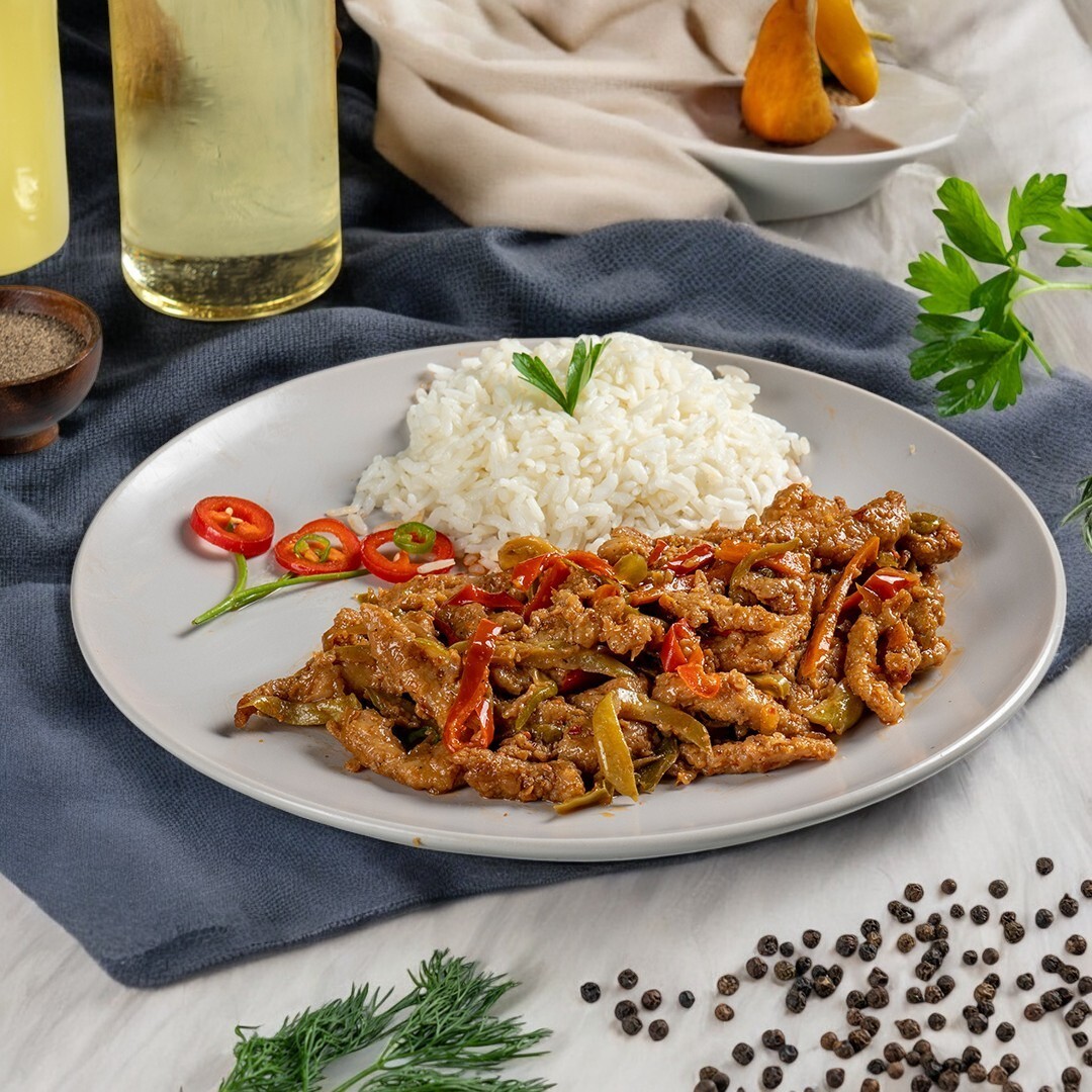 Hafize Ana'nın Özel Sosuyla Harmanlanmış Tavuk ve Pirinç Pilavı