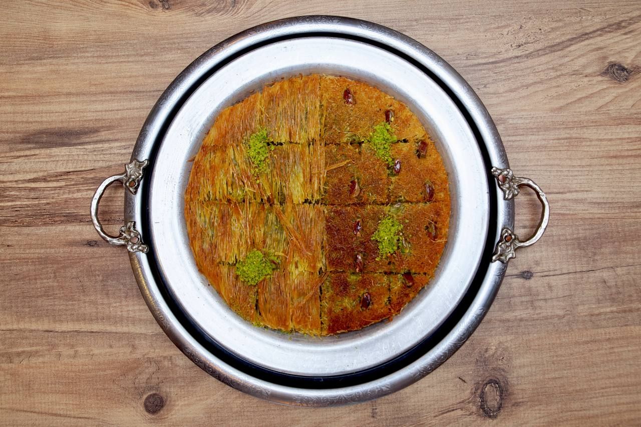 Yarı Hasır Yarı Spesiyal (3 Kişilik)