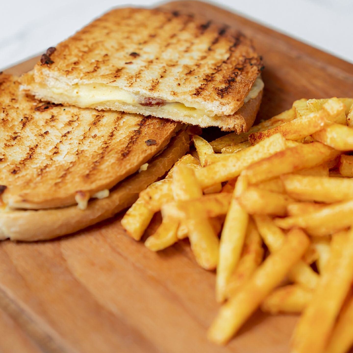 Beyaz Peynirli Tost