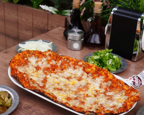 Kaşarlı Lahmacun