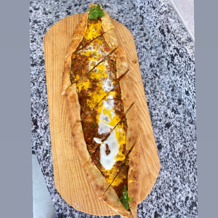 Kıymalı Yumurtalı Pide