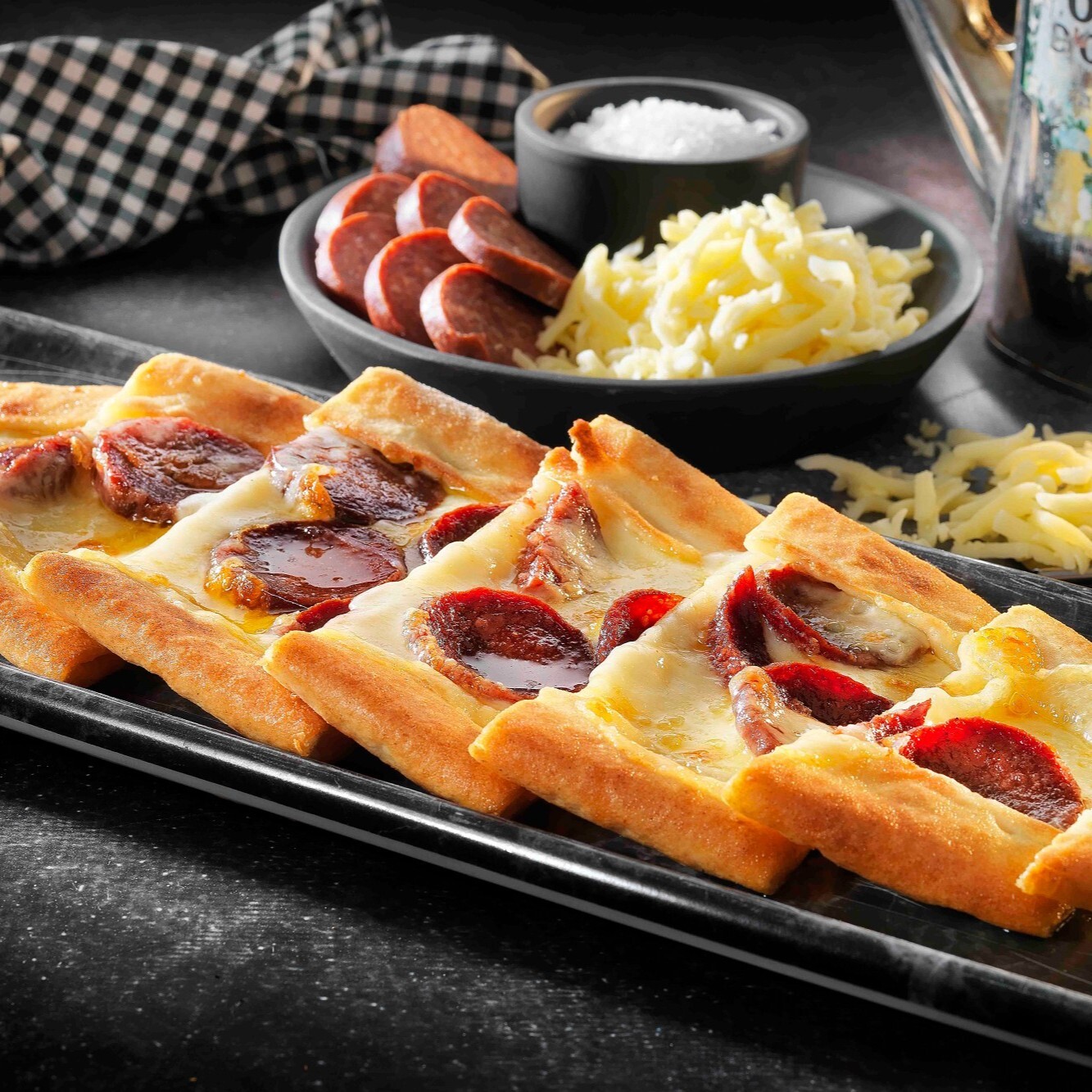 Sucuklu Kaşarlı Pide