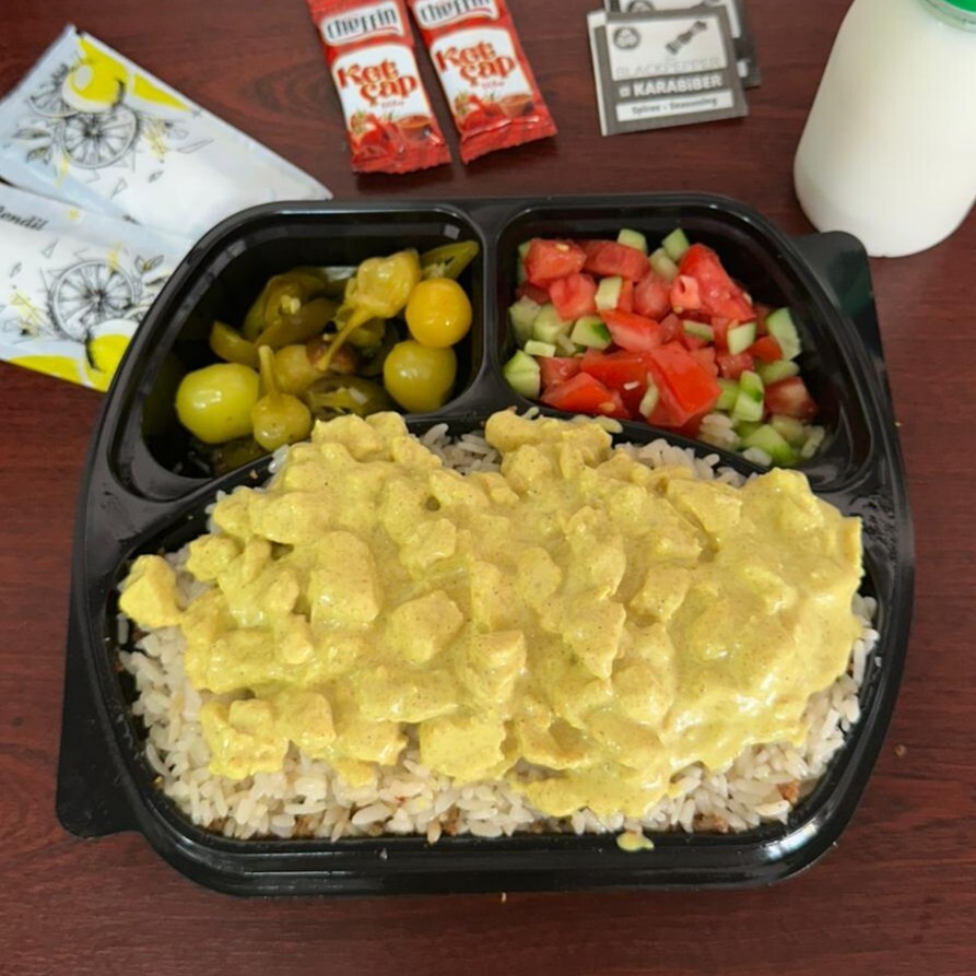 1.5 Körili Kremalı Tavuklu Pilav + Ayran + Salata
