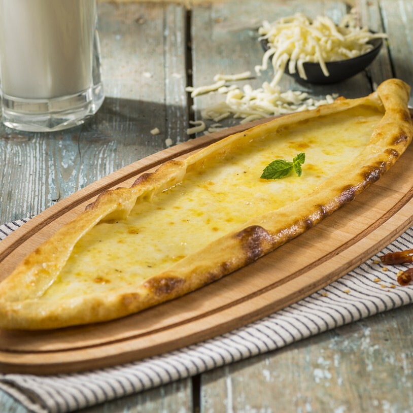 3 Kaşarlı Pide