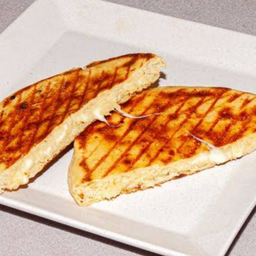 Bazlama Kaşarlı Tost