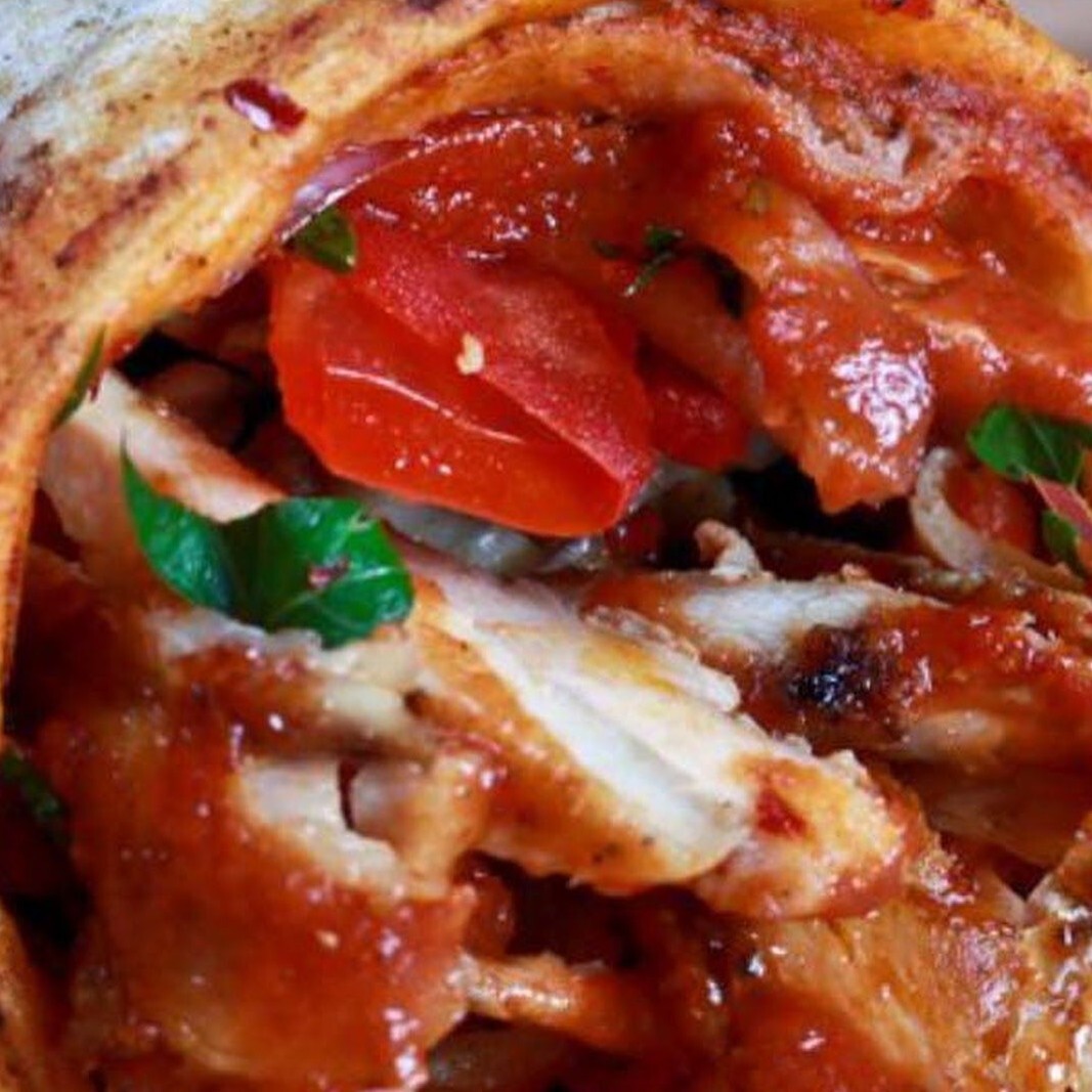 Bol malzemeli klasik Tavuk Döner +Coca Cola Menü